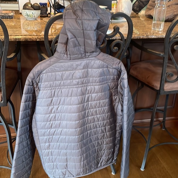 COPY - Like New! Vineyard Vines Lightweight Quilted Jacket- Gray- Size Medium - Picture 3 of 8